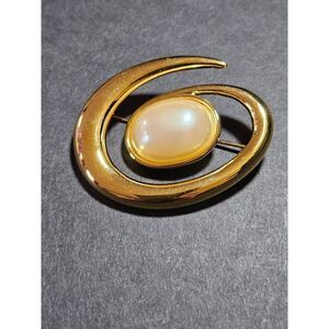 **Last Chance!! Final Sale** Vintage Monet gold tone swirl brooch